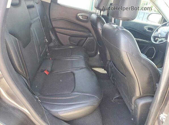 3C4NJDBB3JT360862 2018 JEEP COMPASS Gray Widok wnętrza z tyłu