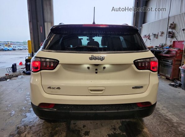 3C4NJDBB3KT599264 2019 JEEP COMPASS White Rear view