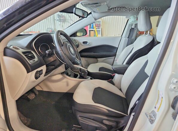 3C4NJDBB3KT599264 2019 JEEP COMPASS White Front interior view