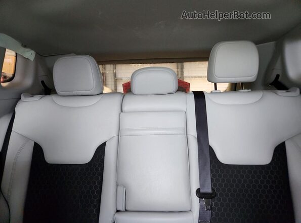 3C4NJDBB3KT599264 2019 JEEP COMPASS White Rear seats view