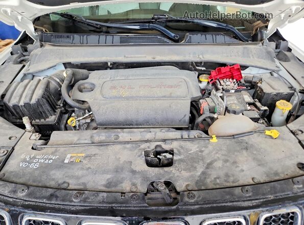 3C4NJDBB3KT599264 2019 JEEP COMPASS White Engine compartment view