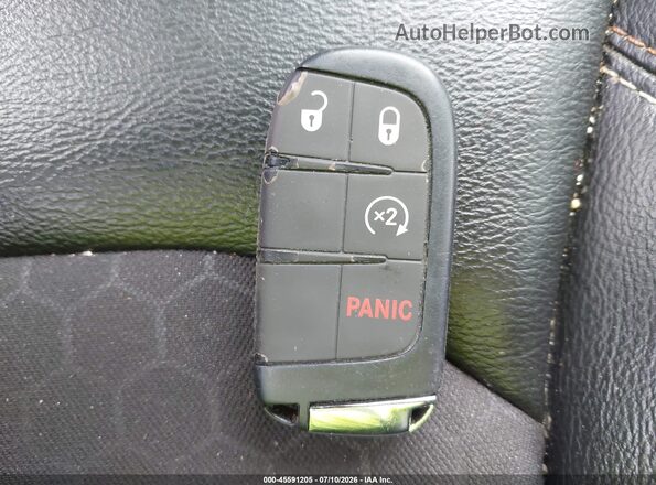 3C4NJDBB3MT502776 2021 JEEP COMPASS Красный Вид панели приборов