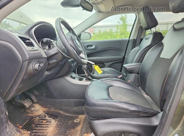3C4NJDBB4HT647041 2017 JEEP COMPASS Green Widok wnętrza z przodu