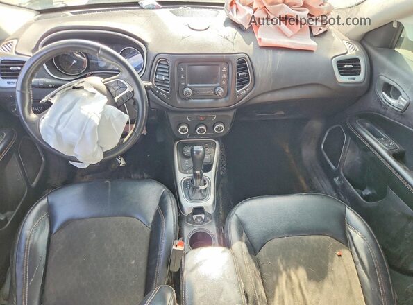 3C4NJDBB4HT680461 2017 JEEP COMPASS Silver Vista del salpicadero