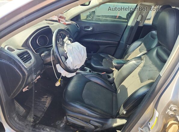 3C4NJDBB4HT680461 2017 JEEP COMPASS Silver Vista interior delantera