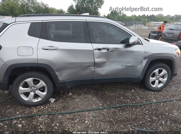 3C4NJDBB4JT150335 2018 JEEP COMPASS Gray Widok z przodu