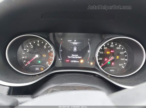 3C4NJDBB4JT178166 2018 JEEP COMPASS Красный Вид задних сидений
