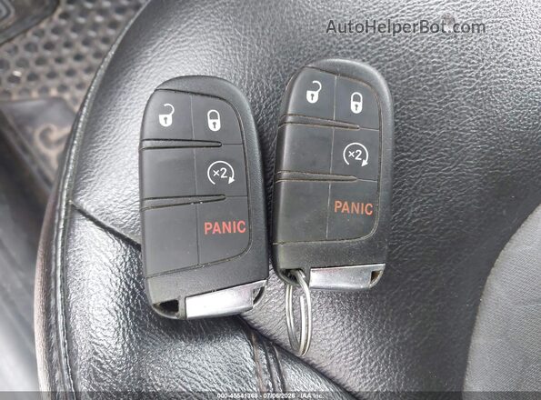 3C4NJDBB4JT178166 2018 JEEP COMPASS Красный Вид панели приборов
