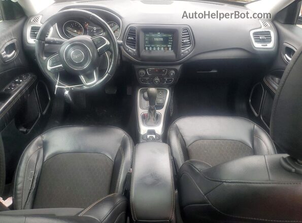 3C4NJDBB4JT313999 2018 JEEP COMPASS Red Dashboard view