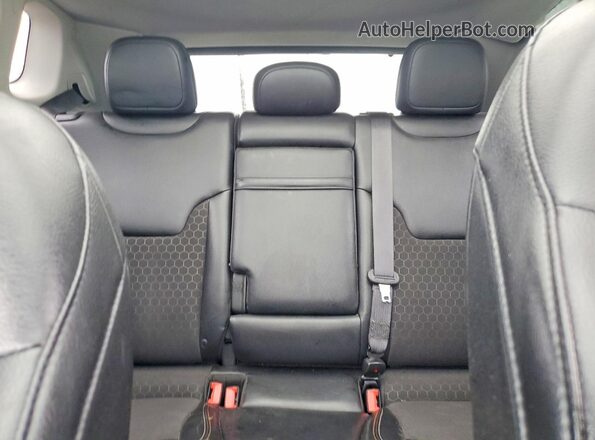 3C4NJDBB4JT313999 2018 JEEP COMPASS Red Rear seats view