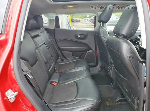 3C4NJDBB4JT313999 2018 JEEP COMPASS Red Rear interior view