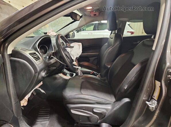 3C4NJDBB4JT457360 2018 JEEP COMPASS Серый Вид салона спереди
