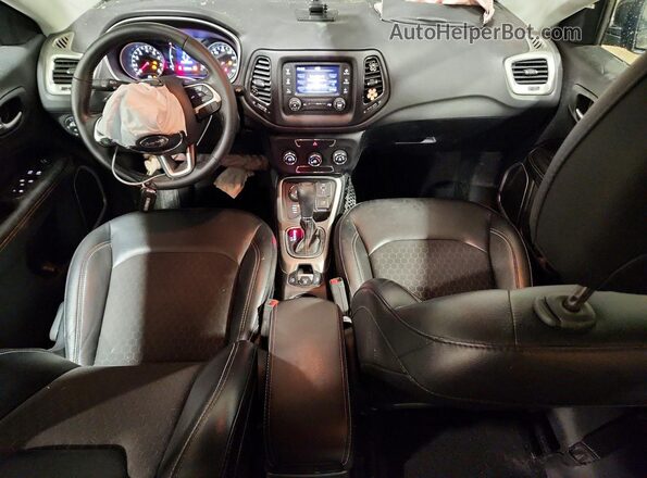 3C4NJDBB4JT457360 2018 JEEP COMPASS Серый Вид панели приборов