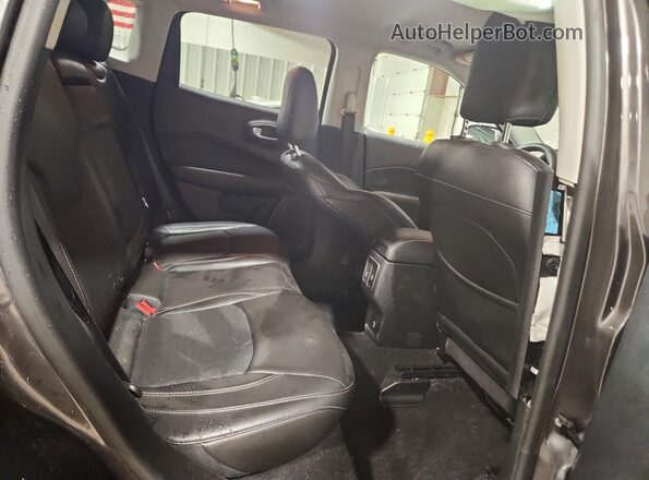 3C4NJDBB4JT457360 2018 JEEP COMPASS Серый Вид задней части салона
