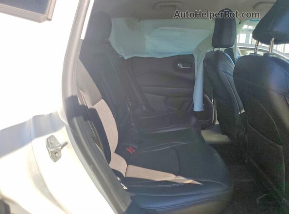 3C4NJDBB4JT479181 2018 JEEP COMPASS White Widok tylnych siedzeń