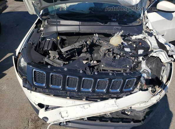 3C4NJDBB4JT479181 2018 JEEP COMPASS White Widok wnętrza z tyłu