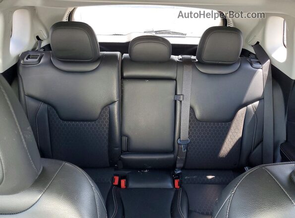 3C4NJDBB4LT251975 2020 JEEP COMPASS White Widok tylnych siedzeń