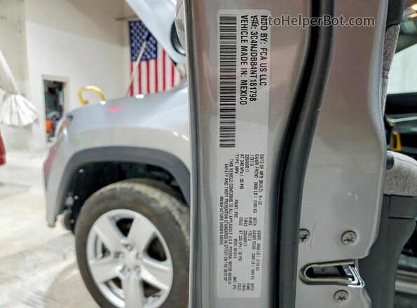 3C4NJDBB4NT181798 2022 JEEP COMPASS Silver 360 interior view