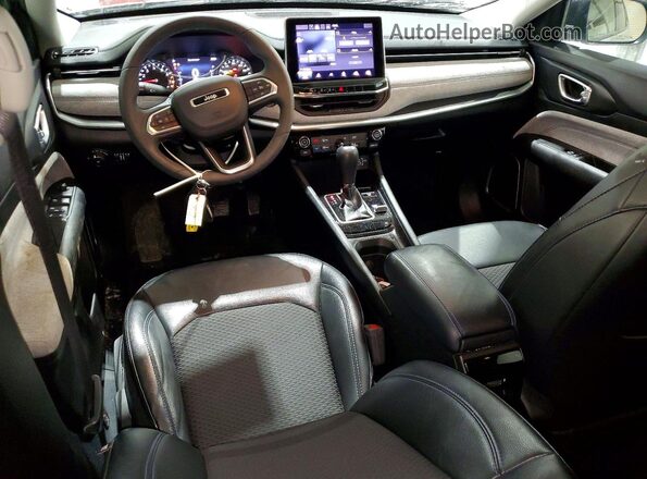 3C4NJDBB4NT181798 2022 JEEP COMPASS Silver Dashboard view