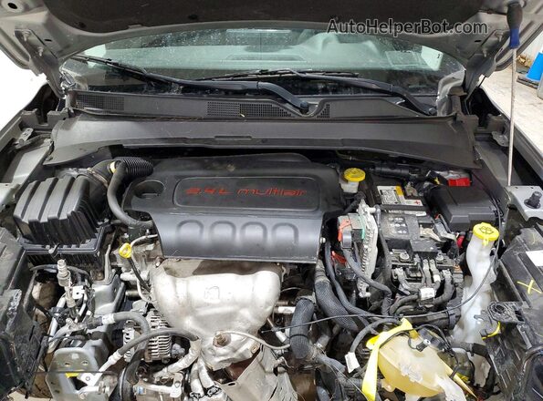 3C4NJDBB4NT181798 2022 JEEP COMPASS Silver Engine compartment view