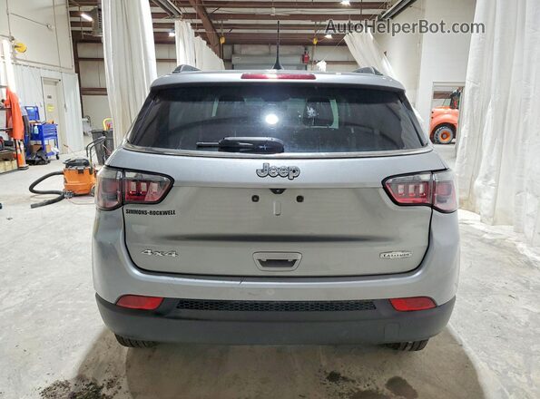 3C4NJDBB4NT181798 2022 JEEP COMPASS Silver Rear view