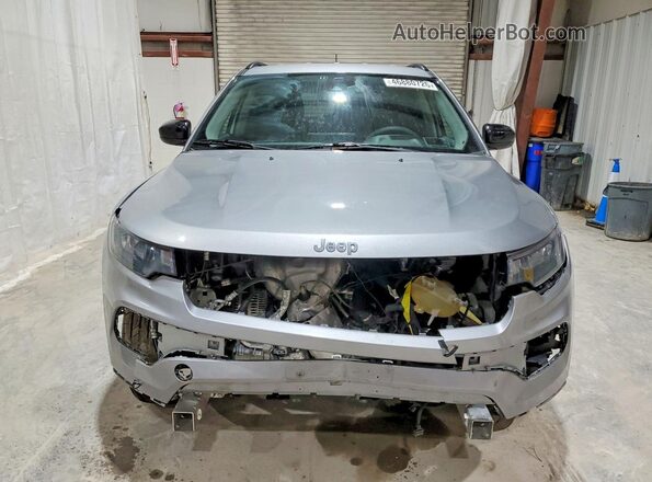 3C4NJDBB4NT181798 2022 JEEP COMPASS Silver Front view