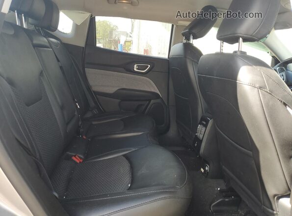 3C4NJDBB4NT223533 2022 JEEP COMPASS Серебряный Вид задней части салона