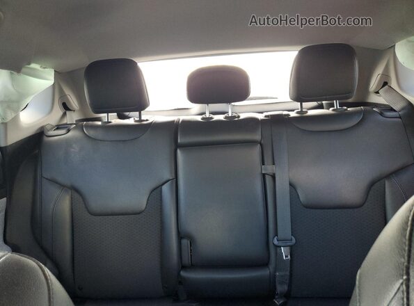 3C4NJDBB4NT223533 2022 JEEP COMPASS Серебряный Вид задних сидений