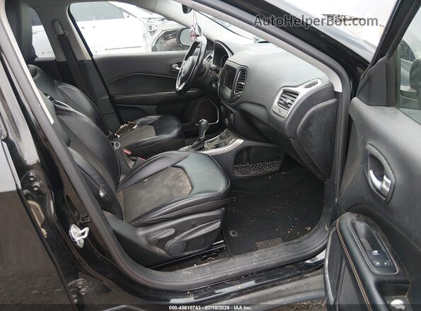 3C4NJDBB5HT693168 2017 JEEP COMPASS Черный Вид салона спереди