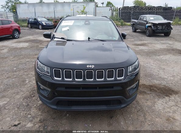 3C4NJDBB5HT693168 2017 JEEP COMPASS Черный Вид панели приборов