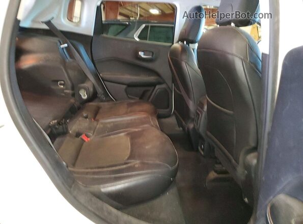 3C4NJDBB5JT192660 2018 JEEP COMPASS White Rear interior view