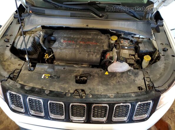 3C4NJDBB5JT192660 2018 JEEP COMPASS White Engine compartment view
