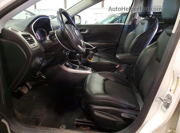 3C4NJDBB5JT192660 2018 JEEP COMPASS White Front interior view