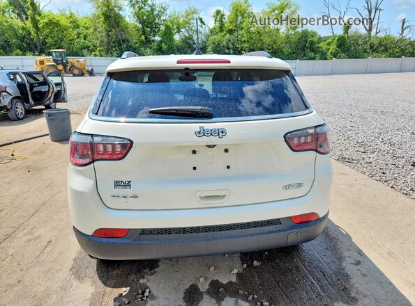 3C4NJDBB5JT206041 2018 JEEP COMPASS White Вид ззаду