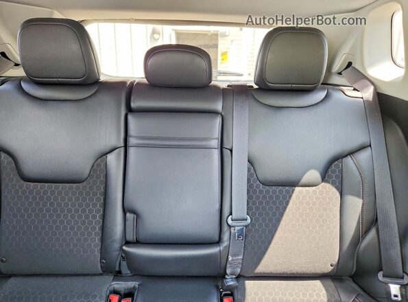 3C4NJDBB5JT206041 2018 JEEP COMPASS White Вид задніх сидінь