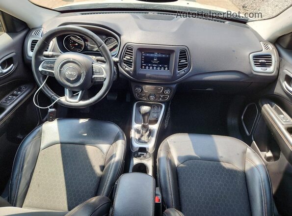 3C4NJDBB5JT206041 2018 JEEP COMPASS White Вид панелі приладів