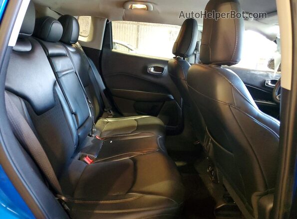 3C4NJDBB5JT359843 2018 JEEP COMPASS Blue Rear interior view