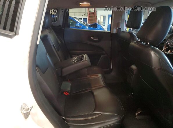 3C4NJDBB5JT478895 2018 JEEP COMPASS White Вид задньої частини салону