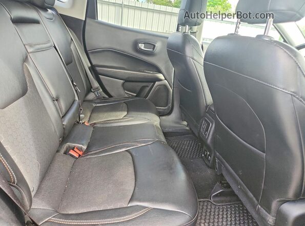 3C4NJDBB5JT483899 2018 JEEP COMPASS Gray Սալոնի հետևի տեսք