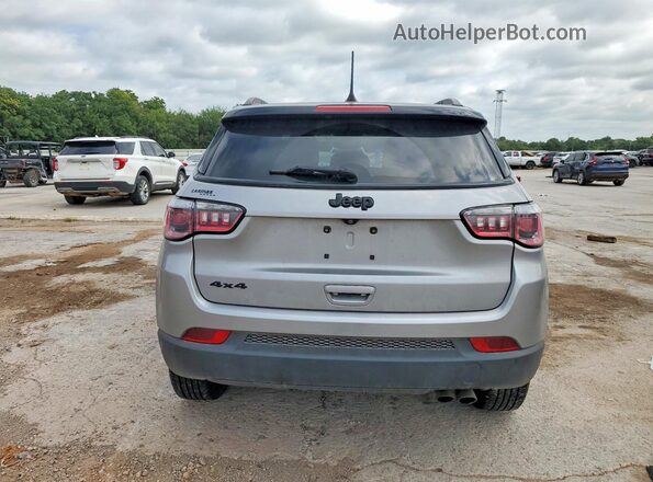 3C4NJDBB5KT593045 2019 JEEP COMPASS Silver Rear view