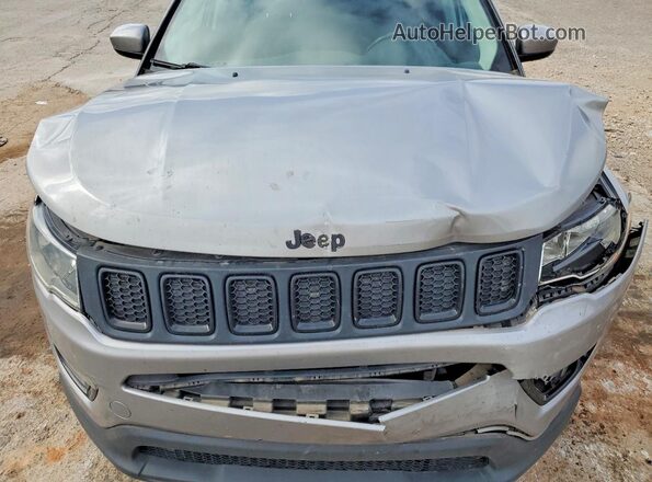 3C4NJDBB5KT593045 2019 JEEP COMPASS Silver Engine compartment view