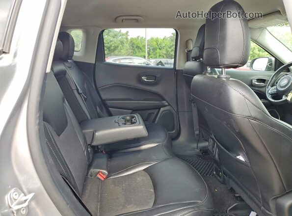 3C4NJDBB5KT593045 2019 JEEP COMPASS Silver Rear interior view