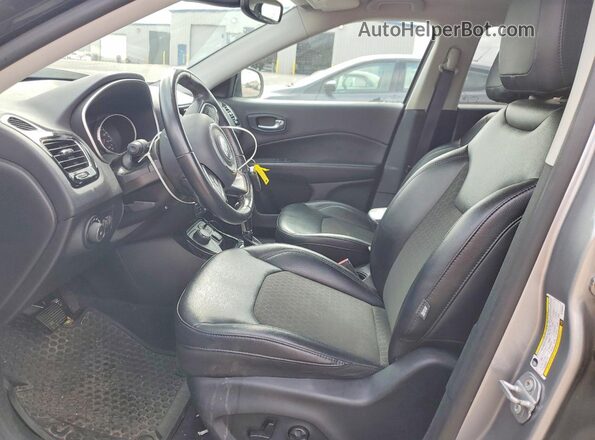 3C4NJDBB5KT593045 2019 JEEP COMPASS Silver Front interior view