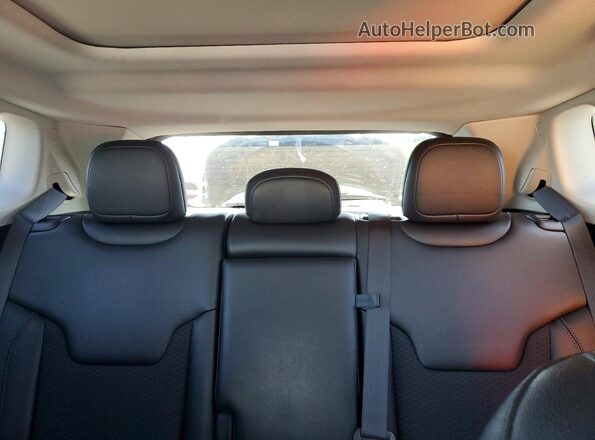 3C4NJDBB5NT128379 2022 JEEP COMPASS Silver Вид задніх сидінь