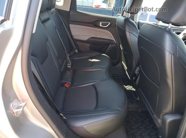 3C4NJDBB5NT128379 2022 JEEP COMPASS Silver Вид задньої частини салону