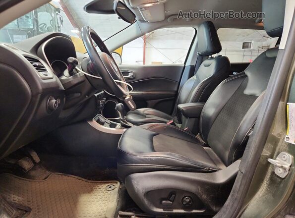3C4NJDBB6JT185300 2018 JEEP COMPASS Gray წინა სალონის ხედი
