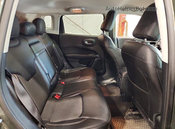 3C4NJDBB6JT185300 2018 JEEP COMPASS Gray უკანა სალონის ხედი