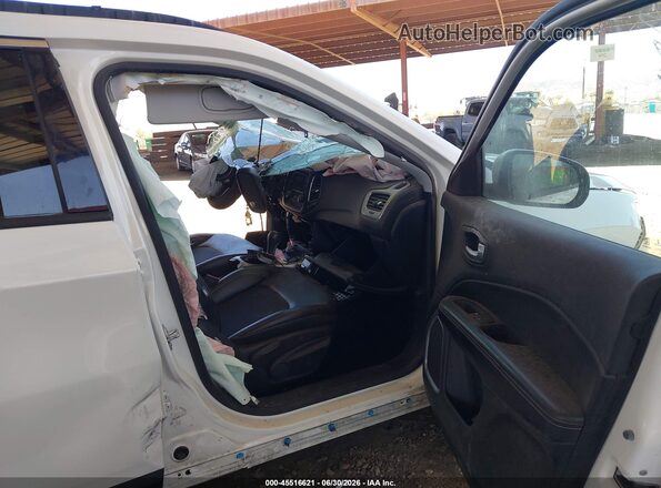 3C4NJDBB6JT206291 2018 JEEP COMPASS White Front interior view