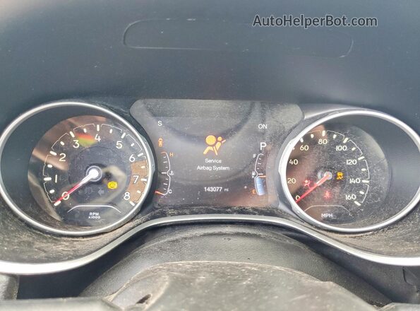 3C4NJDBB6JT298714 2018 JEEP COMPASS Черный Вид щитка приборов