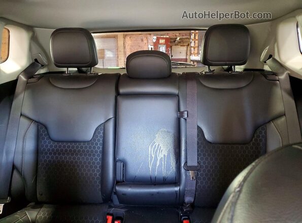 3C4NJDBB6MT569596 2021 JEEP COMPASS White Vista de los asientos traseros